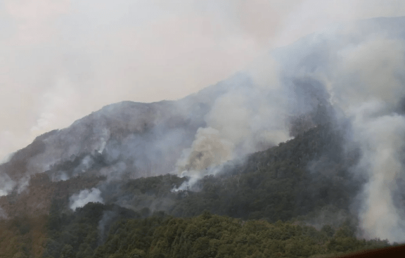 Incendio en el Parque Nacional Nahuel Huapi sigue fuera de control: más de 3.500 hectáreas&nbsp;consumidas