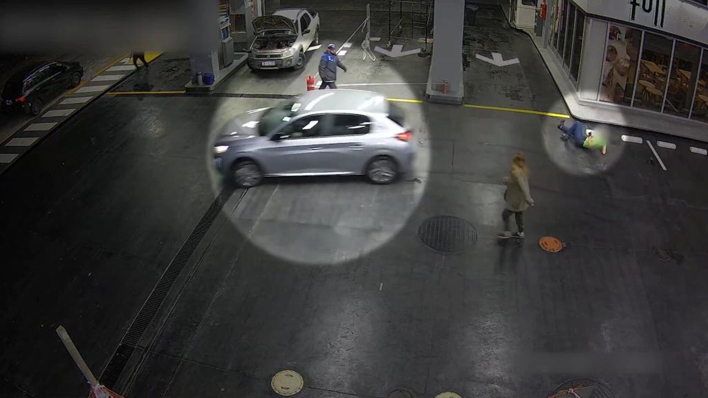 Cargó nafta, no pagó y atropelló a dos mujeres en una estación de servicio en&nbsp;Saavedra