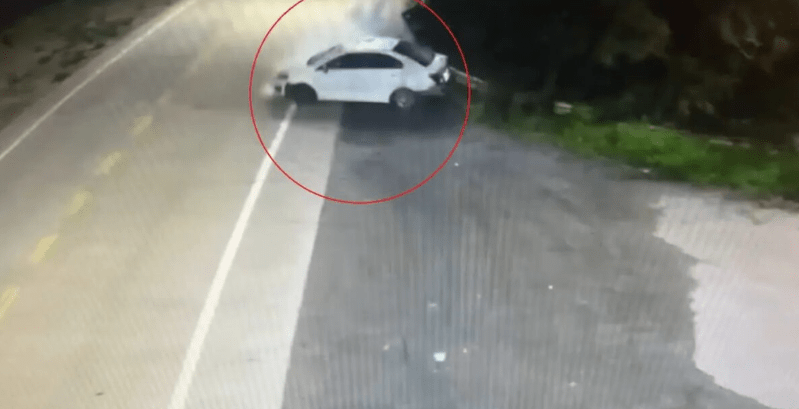 Policía choca en Punta Lara y hallan drogas y arma en su&nbsp;auto