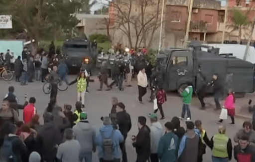 Previo al acto de Milei en Moreno: corridas, piedrazos y un&nbsp;detenido