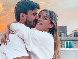 Sofía Pachano deslumbró con su look embarazada en una boda campestre: baile, complicidad y diversión entre&nbsp;amigos