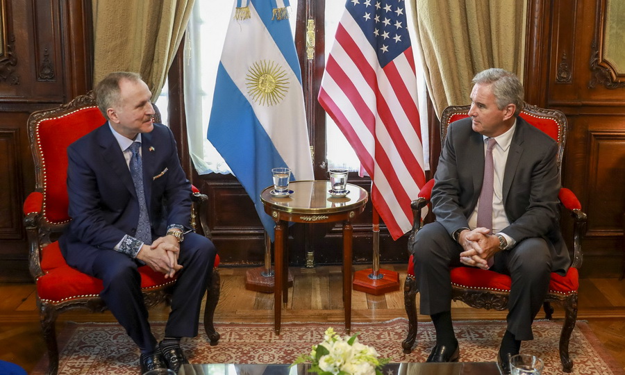 Lamelas fue designado oficialmente como embajador de EE.UU. en el&nbsp;país