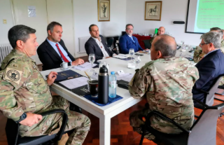 Adorni y Presti se reunieron para avanzar en nuevas incorporaciones en las Fuerzas&nbsp;Armadas