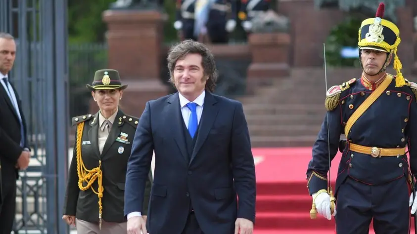 Milei encabezó un homenaje a San Martín en Retiro