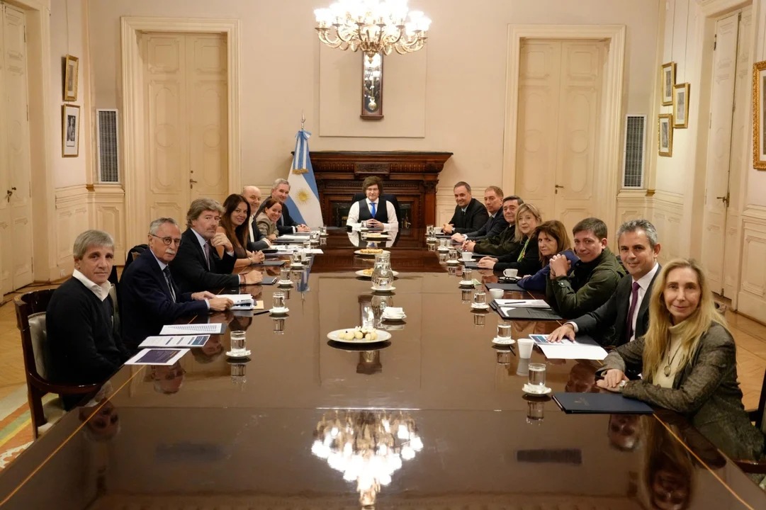 El gobierno reúne otra vez a la mesa política en medio de la tensión interna libertaria