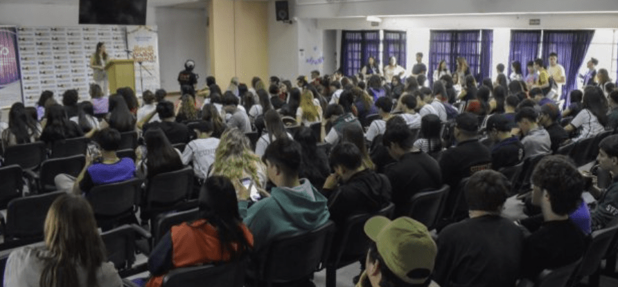 Profesionales de la salud mental le reclaman a Cornejo y denuncian desigualdad salarial y&nbsp;precarización