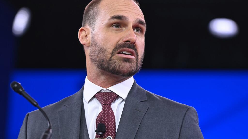 Condenaron a Eduardo Bolsonaro a más de cuatro años de prisión por presiones sobre la Justicia
