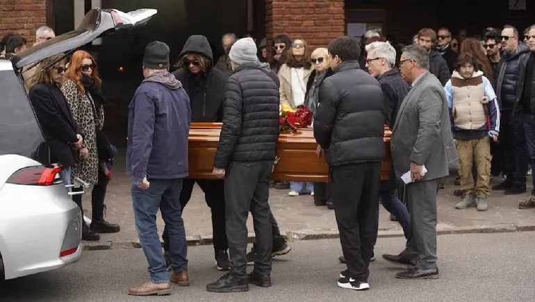 Emotiva despedida a Ernestina Pais en el Cementerio de la&nbsp;Chacarita