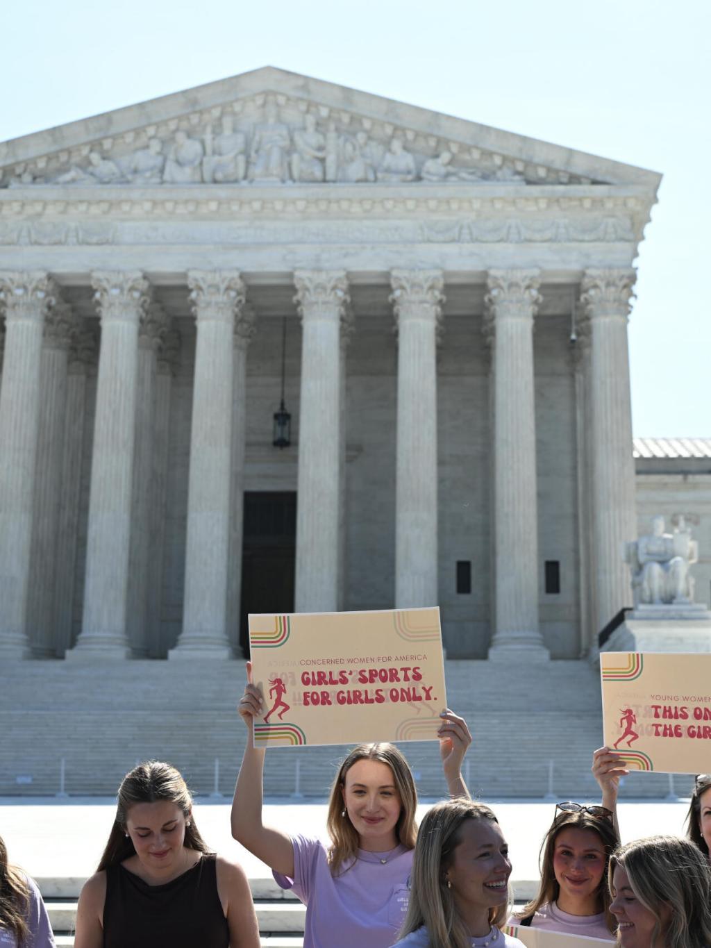 La Corte Suprema de Estados Unidos avaló las prohibiciones estatales a atletas transgénero en deportes&nbsp;femeninos