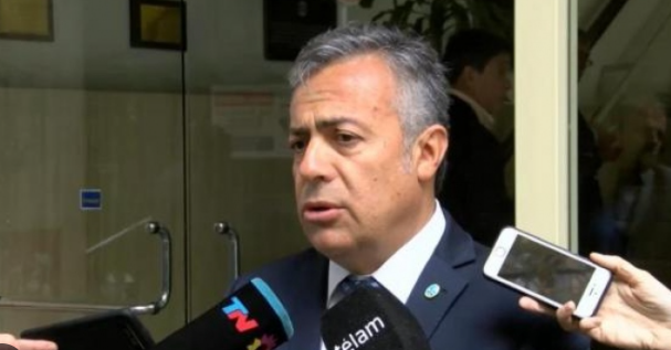 Alfredo Cornejo creó dos puestos de alto nivel en el Gobierno para incorporar a sus amigos de la política