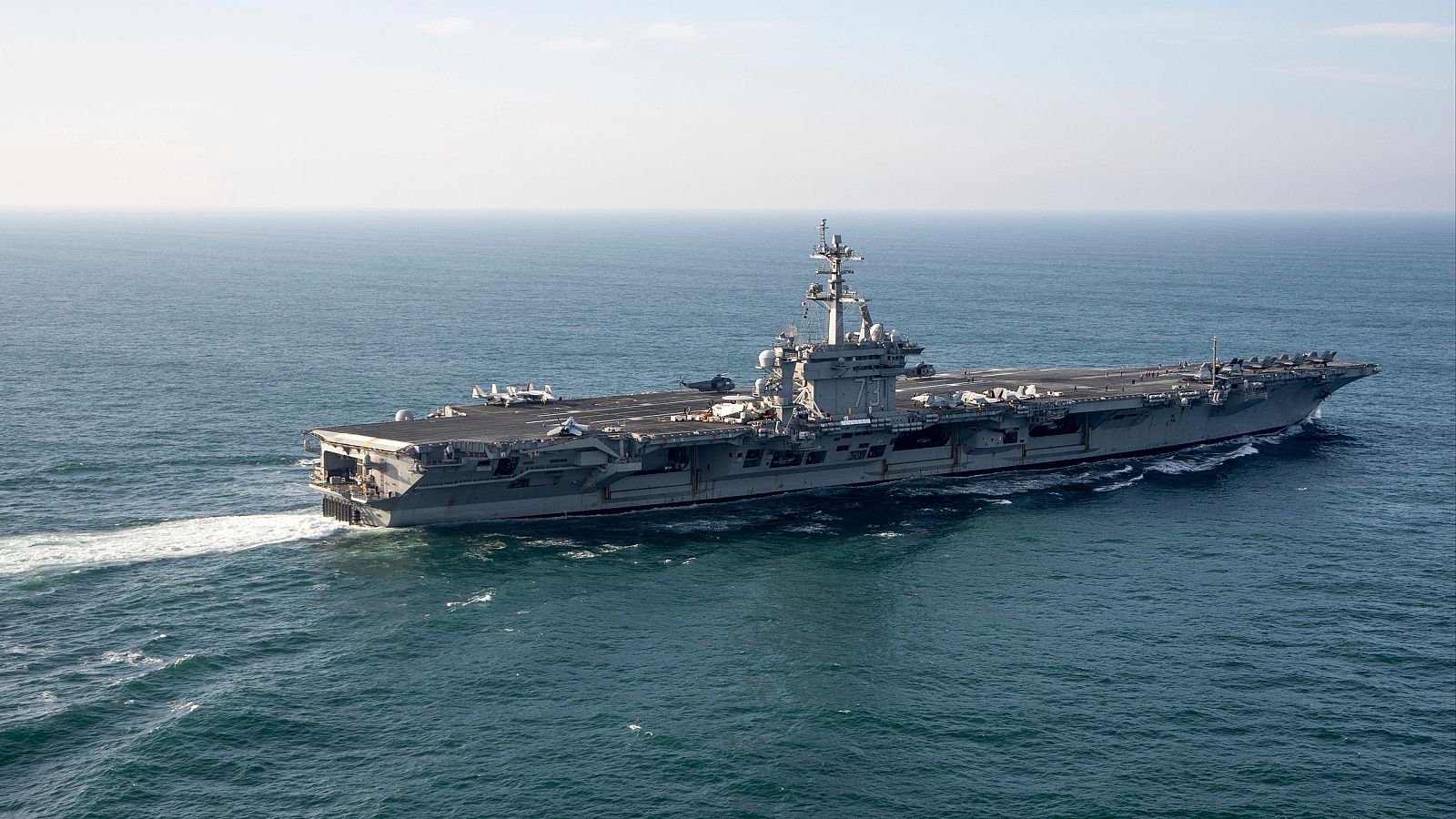 El portaaviones USS George Washington arribó a Medio Oriente para reemplazar al Abraham Lincoln