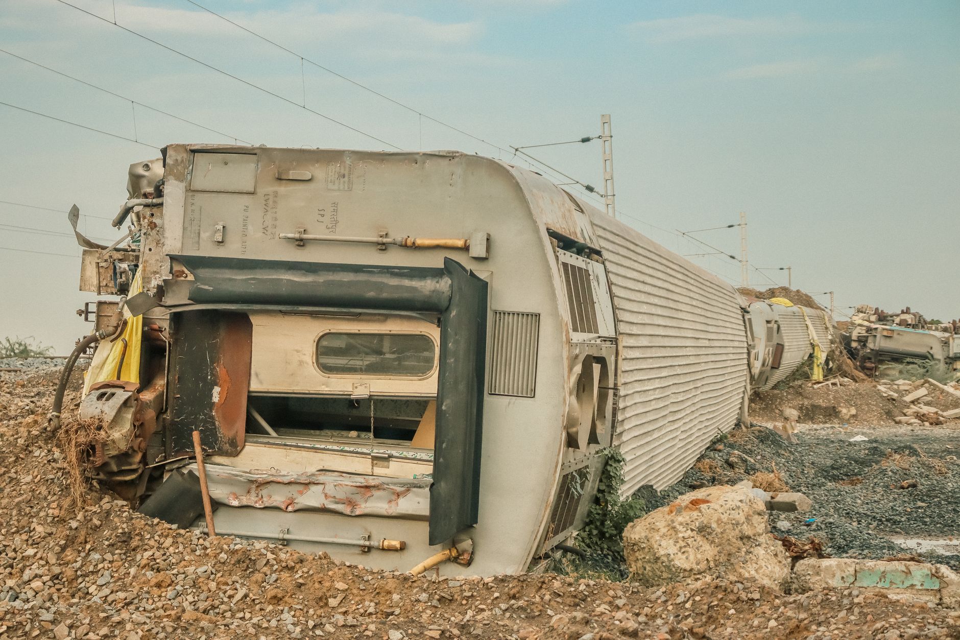 Dos trenes chocaron en Toledo y dejaron al menos 30 muertos: suspendieron el servicio ferroviario